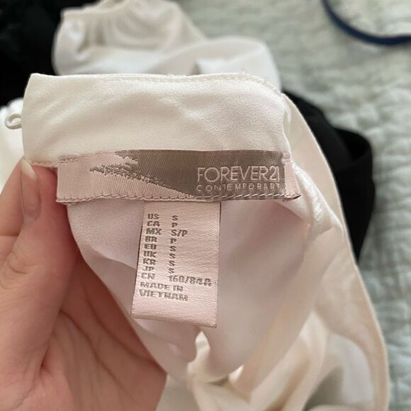 White forever 21 blouse open shoulder - Picture 4 of 4